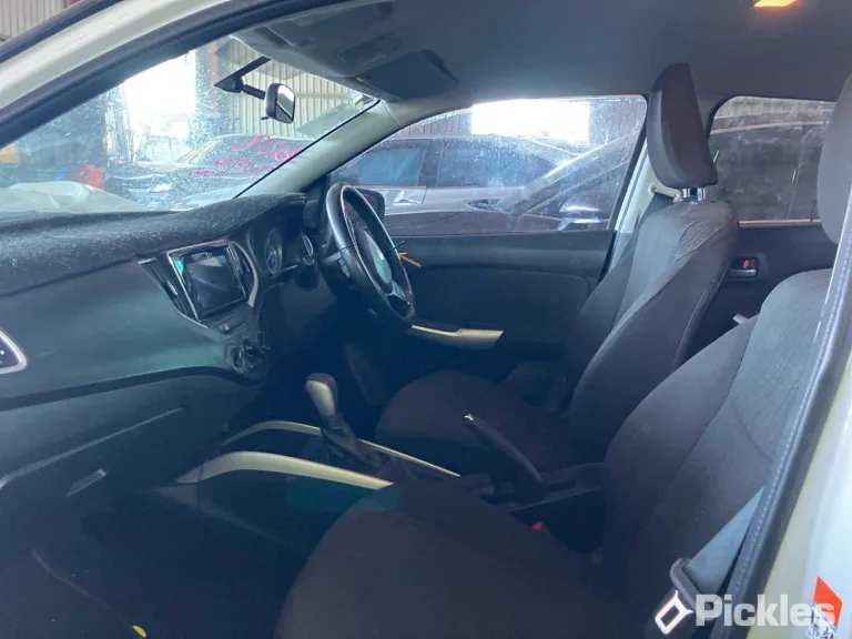 2017 Suzuki Baleno Damaged VIN MA3EWB52S00297307 – interior seats