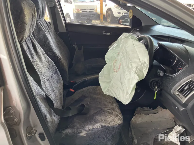 2015 Hyundai i20 Used VIN MALBB51CMFM696298 – engine bay