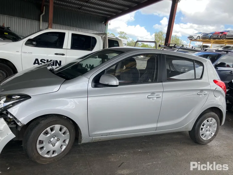 2015 Hyundai i20 Used VIN MALBB51CMFM696298 – undercarriage
