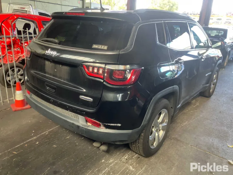 2019 Jeep Compass Damaged VIN MCANJPBB2JFA22203 – dashboard