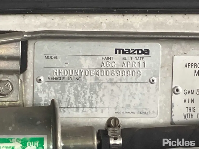 2011 Mazda BT-50 Damaged VIN MM0UNY0E400899909 – rear exterior