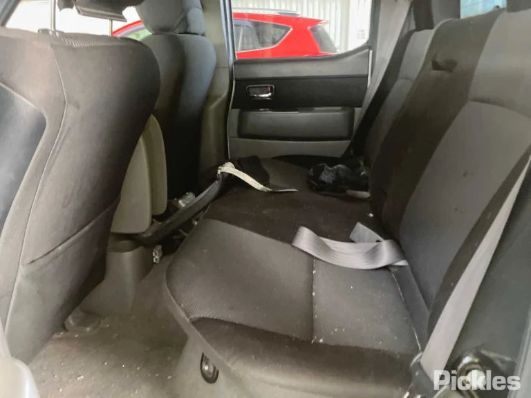 2011 Mazda BT-50 Damaged VIN MM0UNY0E400899909 – dashboard