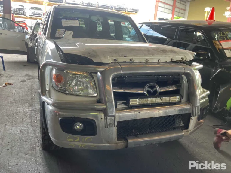 2011 Mazda BT-50 Damaged VIN MM0UNY0E400899909 – undercarriage