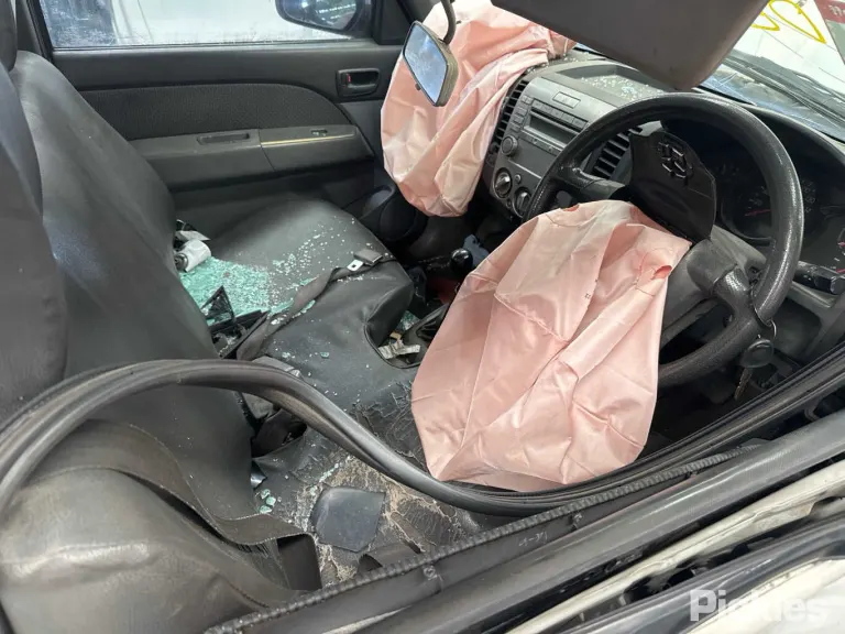2011 Mazda BT-50 Damaged VIN MM0UNY0W400904470 – exterior detail