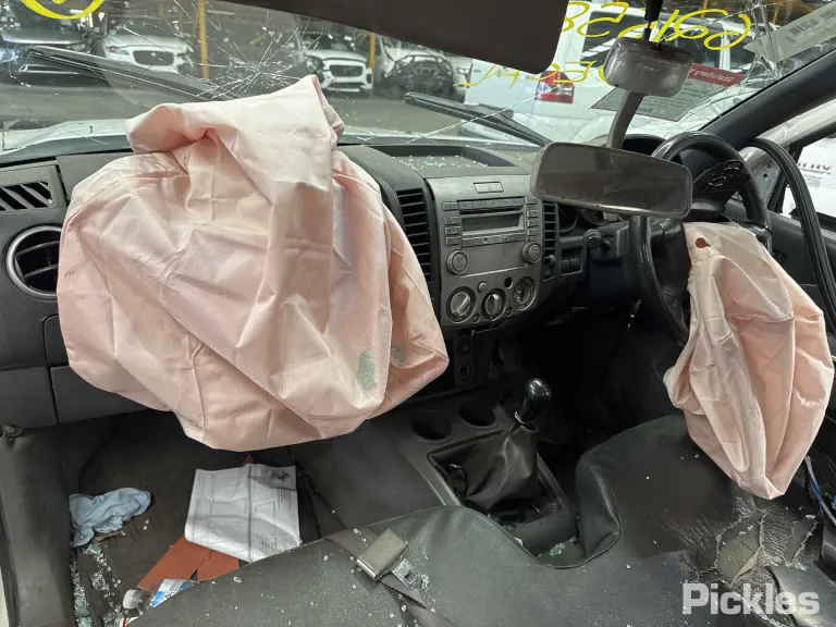 2011 Mazda BT-50 Damaged VIN MM0UNY0W400904470 – photo 15