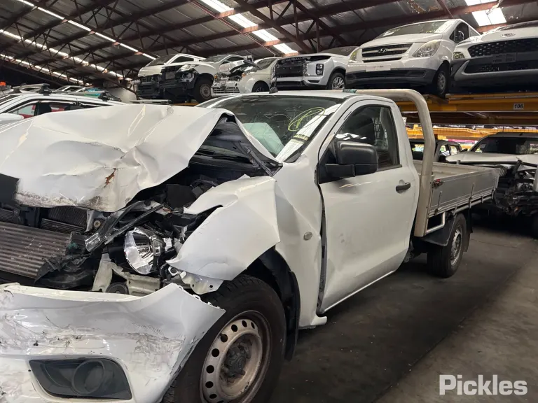 2017 Mazda BT-50 Damaged VIN MM0UR0YE100783449 – engine bay