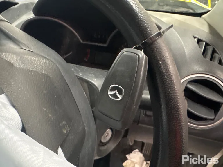 2017 Mazda BT-50 Damaged VIN MM0UR0YE100783449 – odometer reading