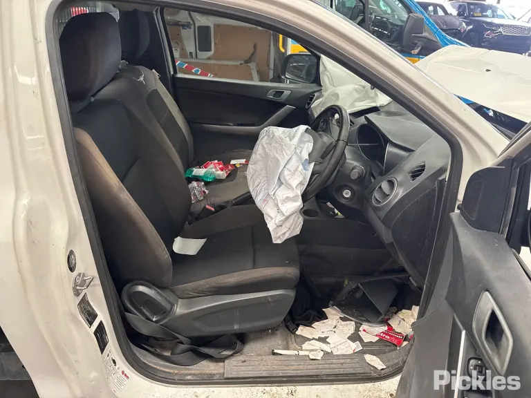 2017 Mazda BT-50 Damaged VIN MM0UR0YE100783449 – photo 27