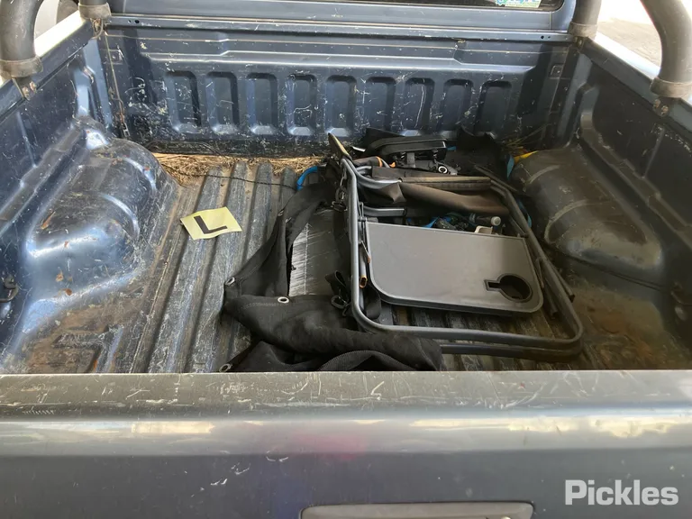 2015 Mazda BT-50 Used VIN MM0UR0YF100487358 – trunk area