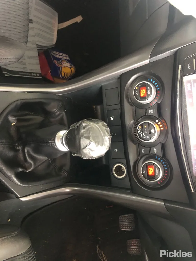 2015 Mazda BT-50 Used VIN MM0UR0YF100513012 – rear exterior