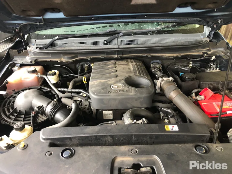 2015 Mazda BT-50 Used VIN MM0UR0YF100513012 – engine bay