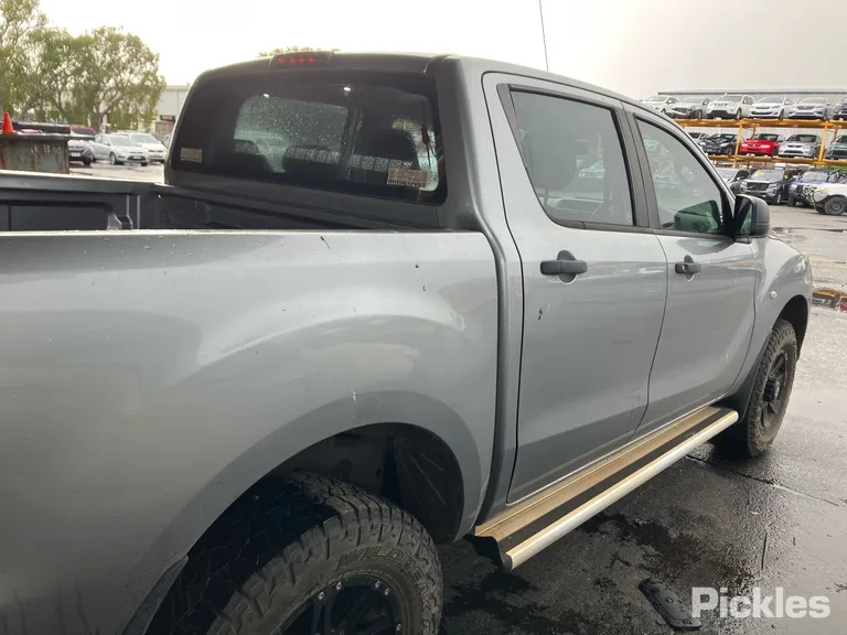 2017 Mazda BT-50 Used VIN MM0UR0YG100679357 – engine bay
