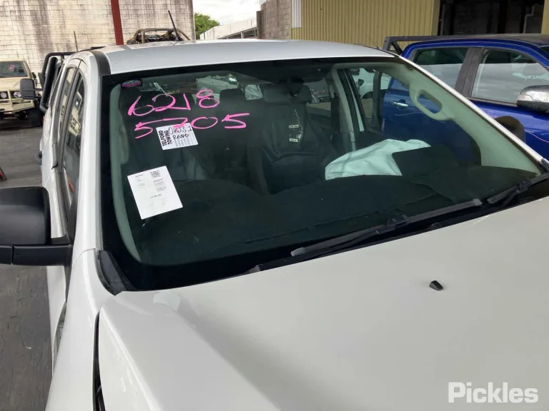 2019 Mazda BT-50 Damaged VIN MM0UR0YG100999677 – dashboard