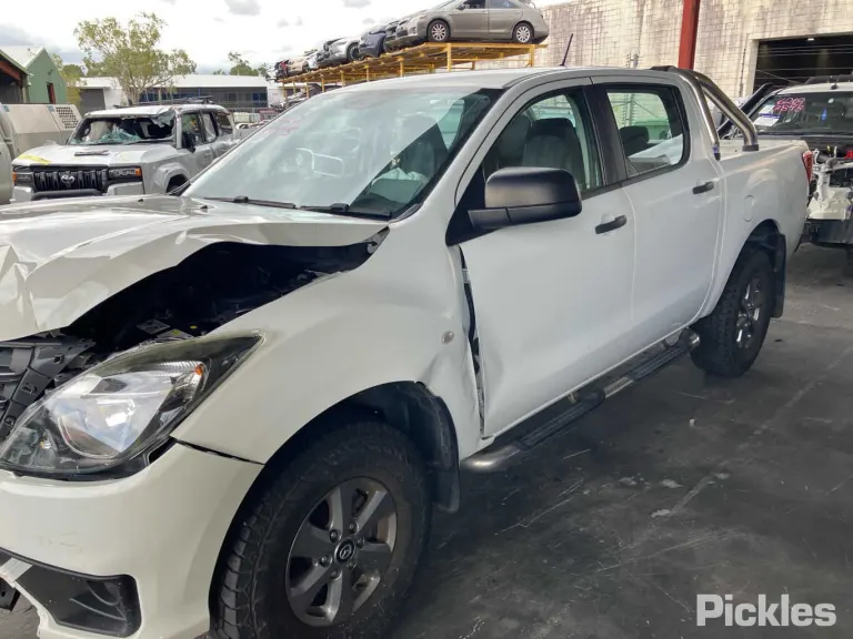 2019 Mazda BT-50 Damaged VIN MM0UR0YG100999677 – engine bay