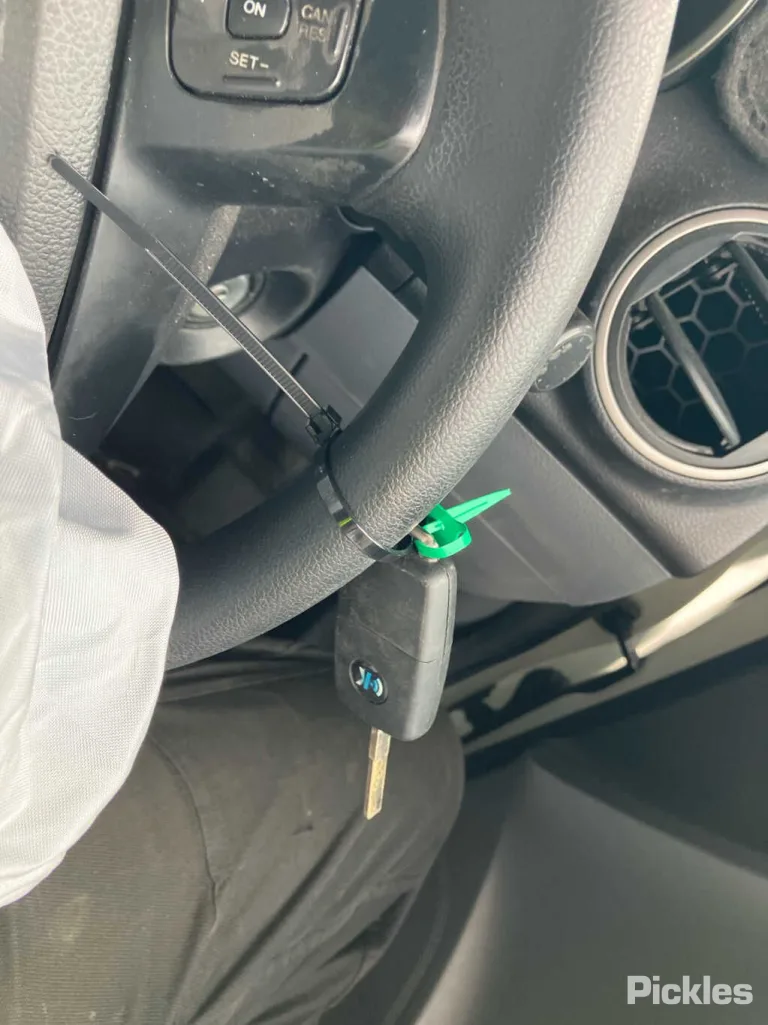 2019 Mazda BT-50 Damaged VIN MM0UR0YG100999677 – trunk area