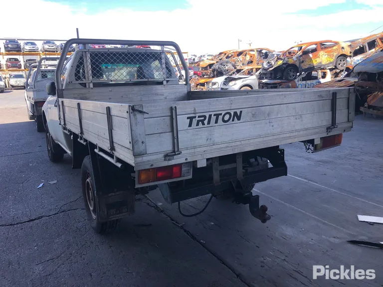 2013 Mitsubishi Triton VIN MMAENKA40DD009029