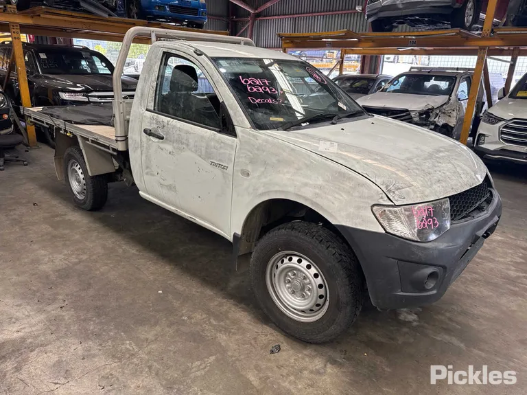 2013 Mitsubishi Triton Used VIN MMAENKA50DD012363 – undercarriage