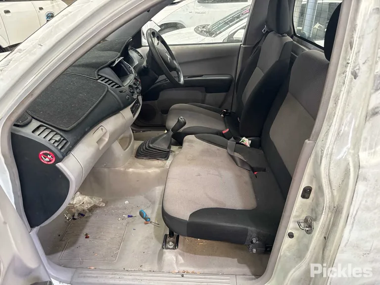 2013 Mitsubishi Triton Used VIN MMAENKA50DD012363 – trunk area