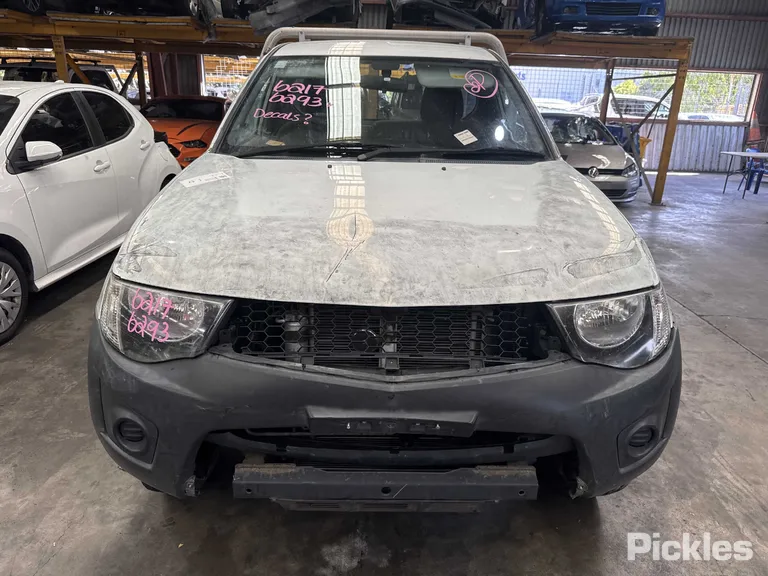 2013 Mitsubishi Triton Used VIN MMAENKA50DD012363 – photo 13