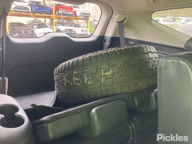2017 Mitsubishi Pajero Sport Damaged VIN MMAGUKS10HH008061 – interior seats