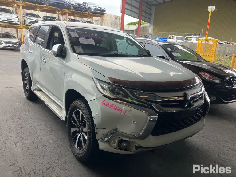 2017 Mitsubishi Pajero Sport Damaged VIN MMAGUKS10HH008061 – exterior detail
