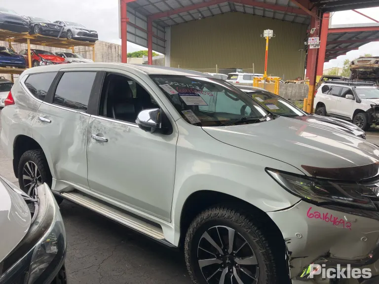 2017 Mitsubishi Pajero Sport Damaged VIN MMAGUKS10HH008061 – trunk area