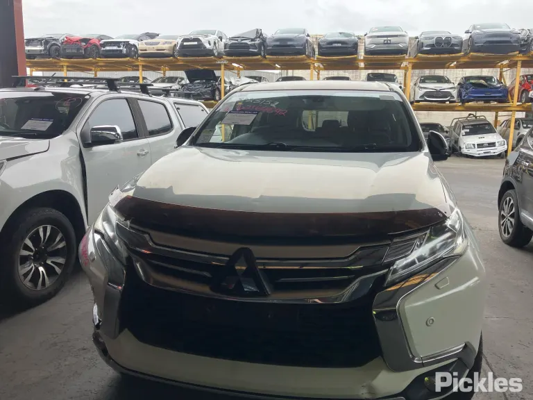 2017 Mitsubishi Pajero Sport Damaged VIN MMAGUKS10HH008061 – odometer reading