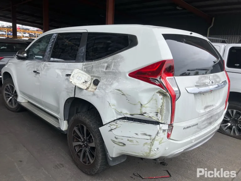 2017 Mitsubishi Pajero Sport Damaged VIN MMAGUKS10HH008061 – photo 12