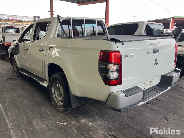 2020 Mitsubishi Triton Used VIN MMAJLKK10MH005527 – side profile
