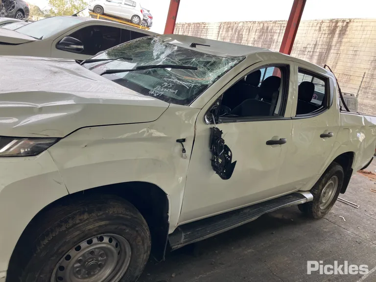 2020 Mitsubishi Triton Used VIN MMAJLKK10MH005527 – interior seats