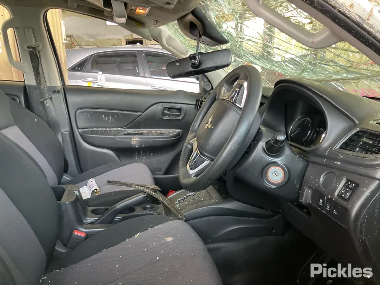 2020 Mitsubishi Triton Used VIN MMAJLKK10MH005527 – photo 31