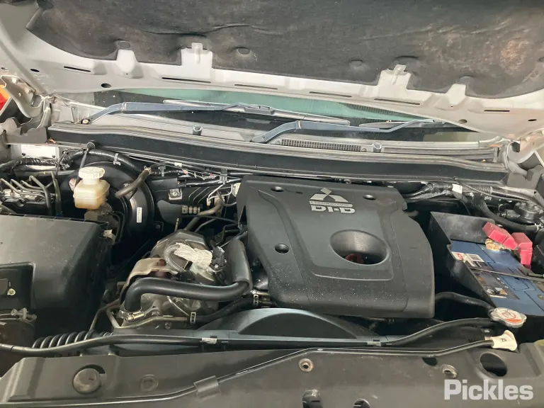 2019 Mitsubishi Triton Damaged VIN MMAJLKL10KH011266 – rear exterior