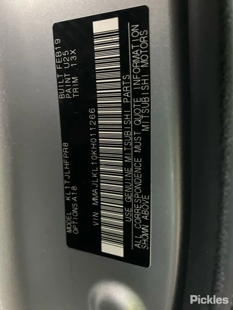 2019 Mitsubishi Triton Damaged VIN MMAJLKL10KH011266 – side profile