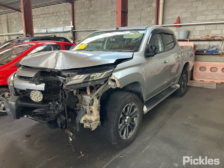 2019 Mitsubishi Triton Damaged VIN MMAJLKL10KH011266 – photo 12