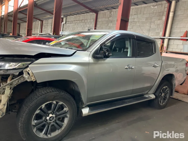 2019 Mitsubishi Triton Damaged VIN MMAJLKL10KH011266 – photo 14