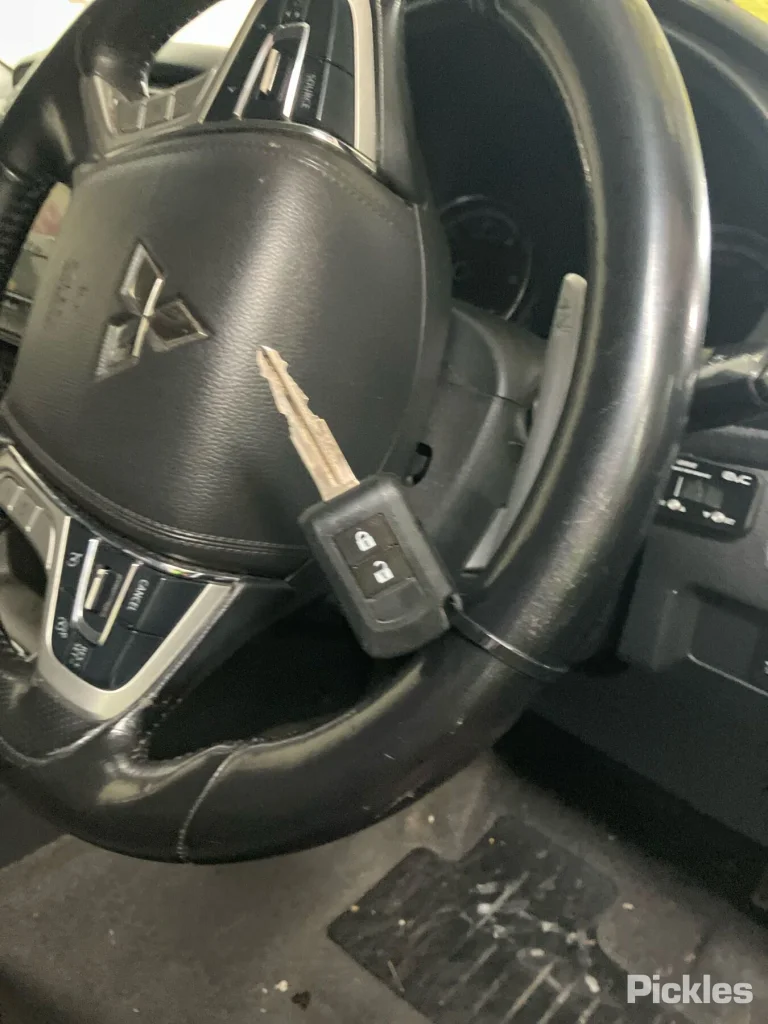 2019 Mitsubishi Triton Damaged VIN MMAJLKL10KH011266 – photo 16