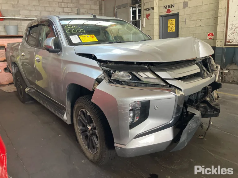 2019 Mitsubishi Triton Damaged VIN MMAJLKL10KH011266 – photo 18