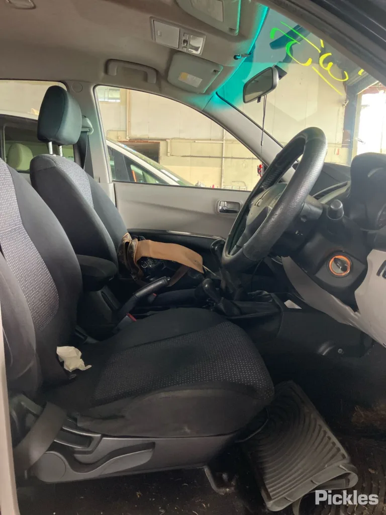 2010 Mitsubishi Triton Damaged VIN MMAJNKB40AD016054 – dashboard