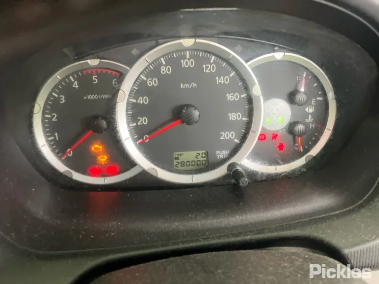 2010 Mitsubishi Triton Damaged VIN MMAJNKB40AD016054 – exterior detail