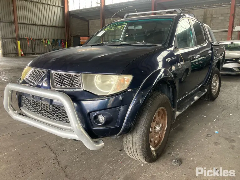 2010 Mitsubishi Triton Damaged VIN MMAJNKB40AD016054 – odometer reading