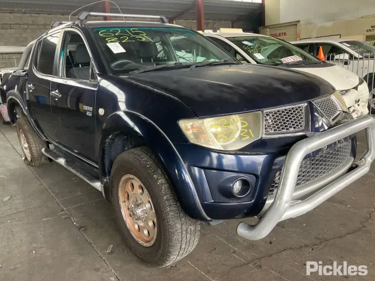 2010 Mitsubishi Triton Damaged VIN MMAJNKB40AD016054 – photo 12