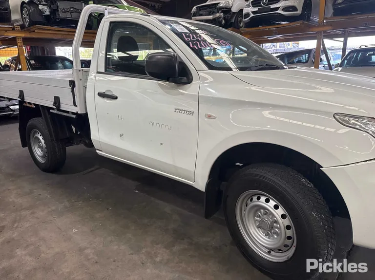 2017 Mitsubishi Triton VIN MMAYJKK10HH027167
