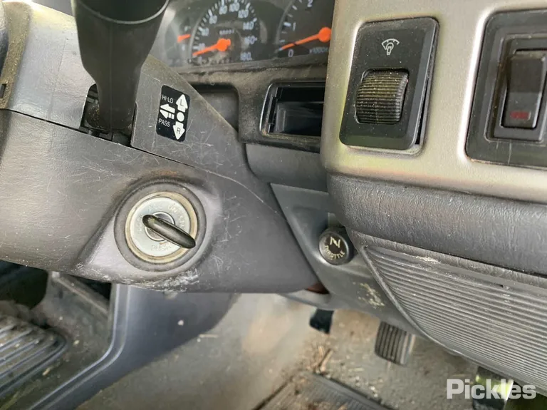 2006 Mitsubishi Triton VIN MMBJNK7706D037447