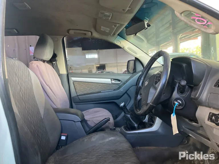 2014 Holden Colorado Used VIN MMU147DK0EH630037 – trunk area