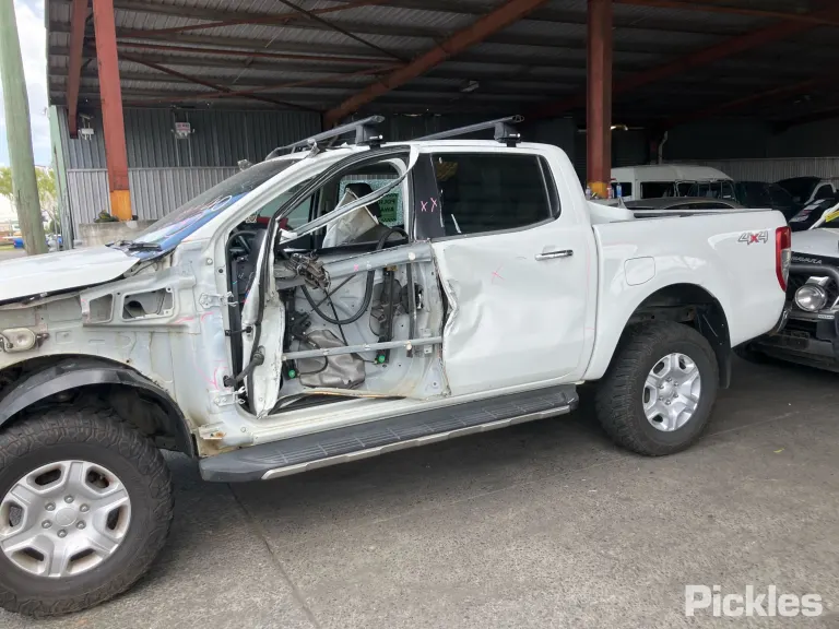 2013 Ford Ranger Damaged VIN MNAUMFF50CW160486 – interior seats