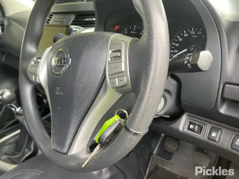 2016 Nissan Navara Damaged VIN MNTCB4D23A0021712 – dashboard
