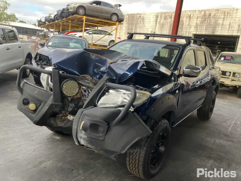 2016 Nissan Navara Damaged VIN MNTCB4D23A0021712 – interior seats
