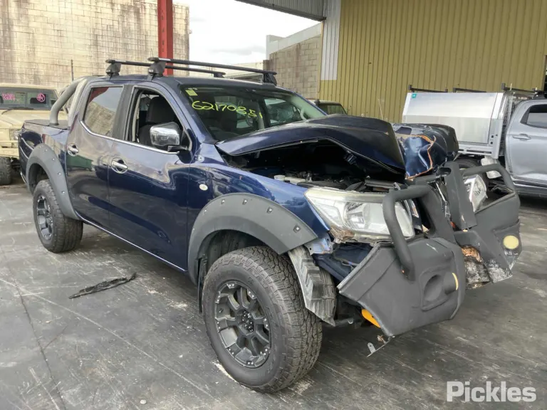 2016 Nissan Navara Damaged VIN MNTCB4D23A0021712 – trunk area