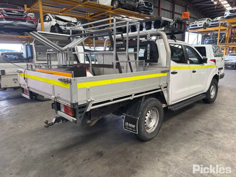 2019 Nissan Navara Damaged VIN MNTCB4D23A0059113 – rear exterior