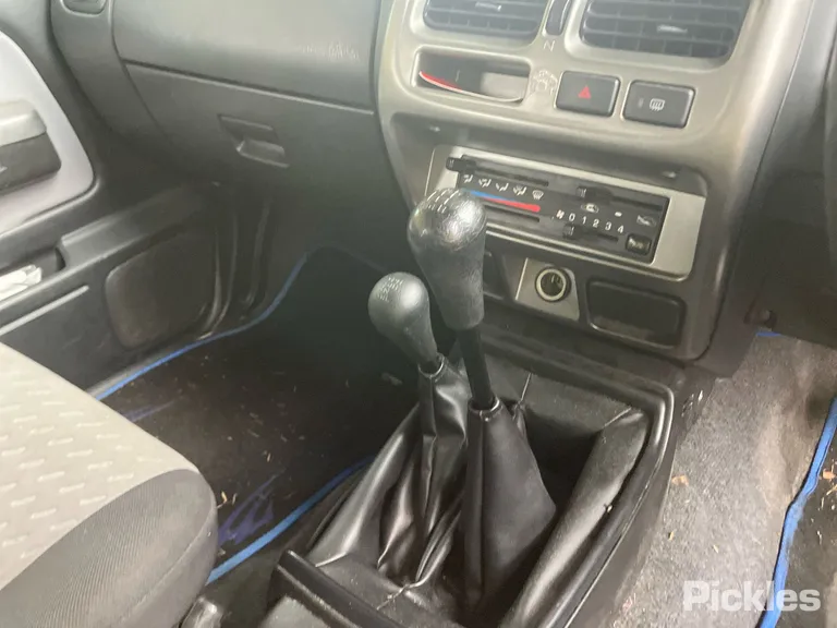 2013 Nissan Navara Used VIN MNTCPUD22A0017501 – dashboard